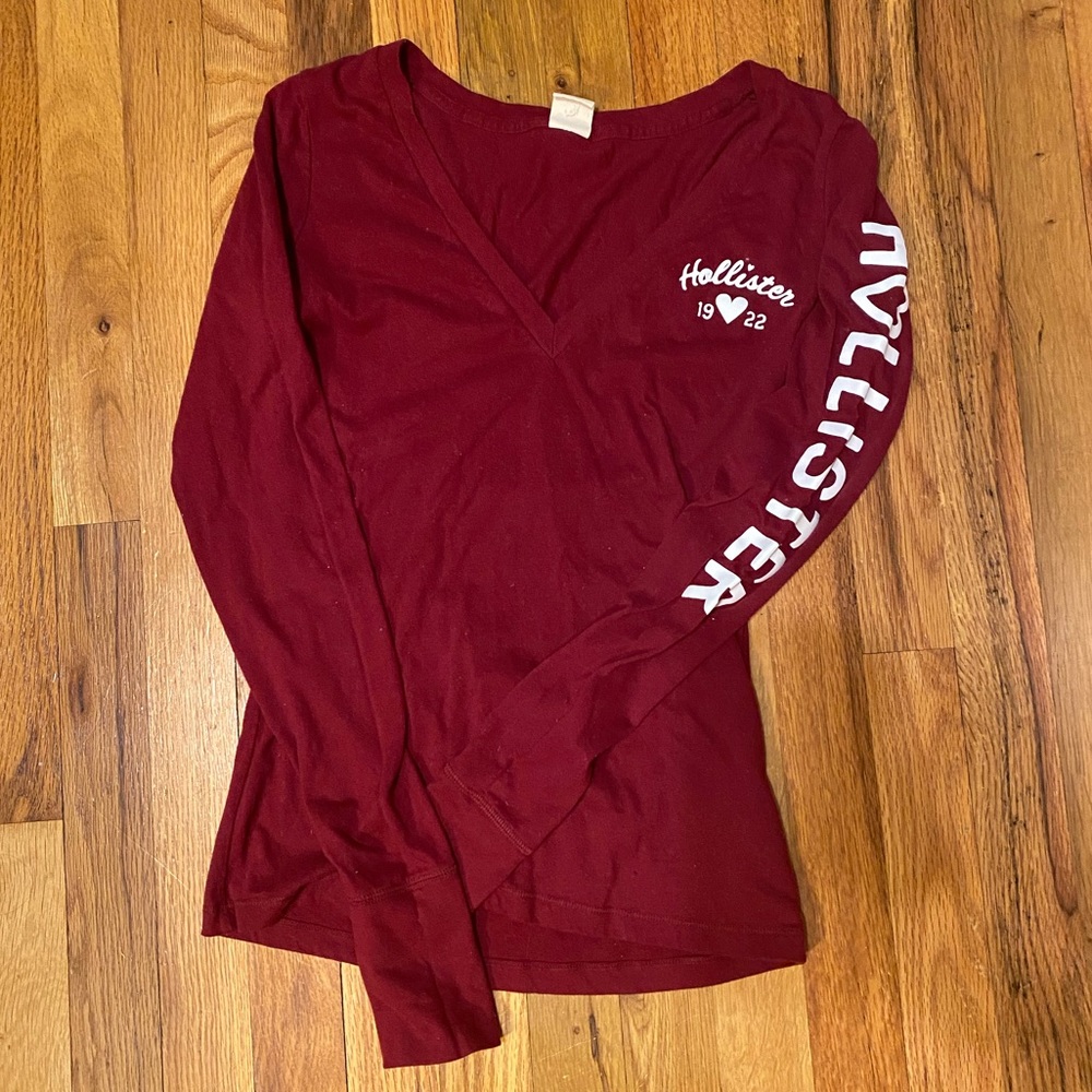 Hollister v neck tee